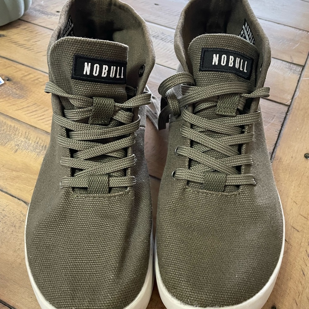 NOBULL Army Green Mid Canvas Trainers. Size 9 women’s/7.5 Men’s